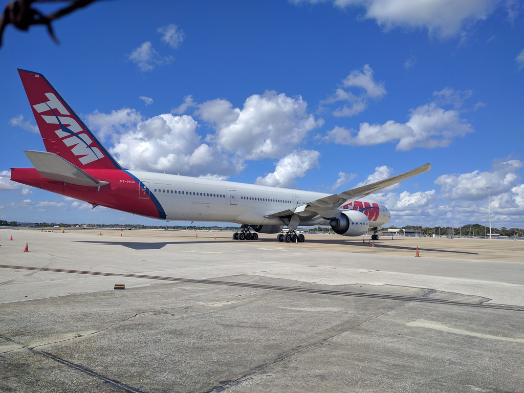 Photo of LATAM Airlines Brasil PT-MUG, Boeing 777-300