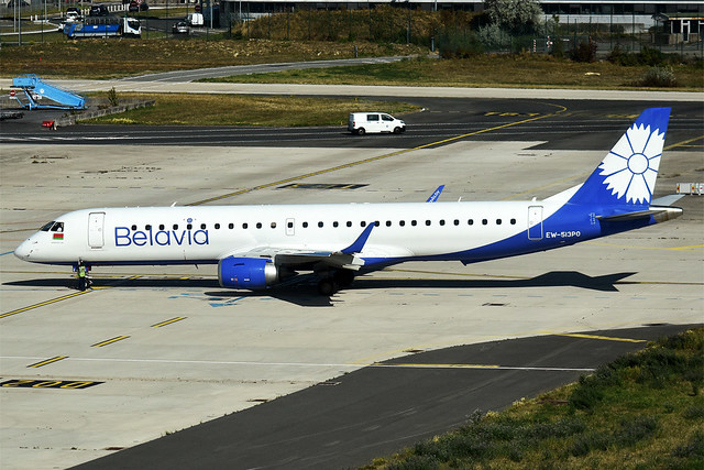 Photo of Photo of Embraer ERJ-195