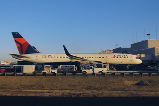 Photo of N689DL